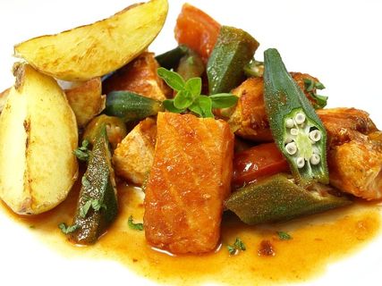 laksegryte,三文鱼,秋葵,砂锅菜,食品和饮料,食品,即食,盘子 laksegryte,三文鱼,秋葵,砂锅菜,食品和饮料,食品,即食,盘子