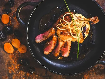 美食家,餐厅,李子,鸡肉,鸭子,肉,洋葱,深色食品摄影 美食家,餐厅,李子,鸡肉,鸭子,肉,洋葱,深色食品摄影