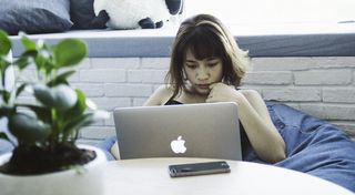 商务女性、笔记本电脑、macbook、macbook pro、智能手机、女性、工作、无线技术