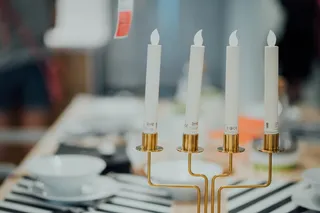 黄铜烛台，蜡烛，火，火焰，玻璃，守夜，冰爆，植物