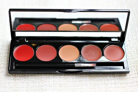 美容，化妆，化妆，口红，颜色，没有人，特写镜头，工作室镜头