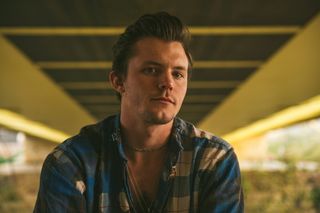 天花板下人的选择性聚焦摄影