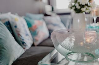 带舒适沙发的现代客厅