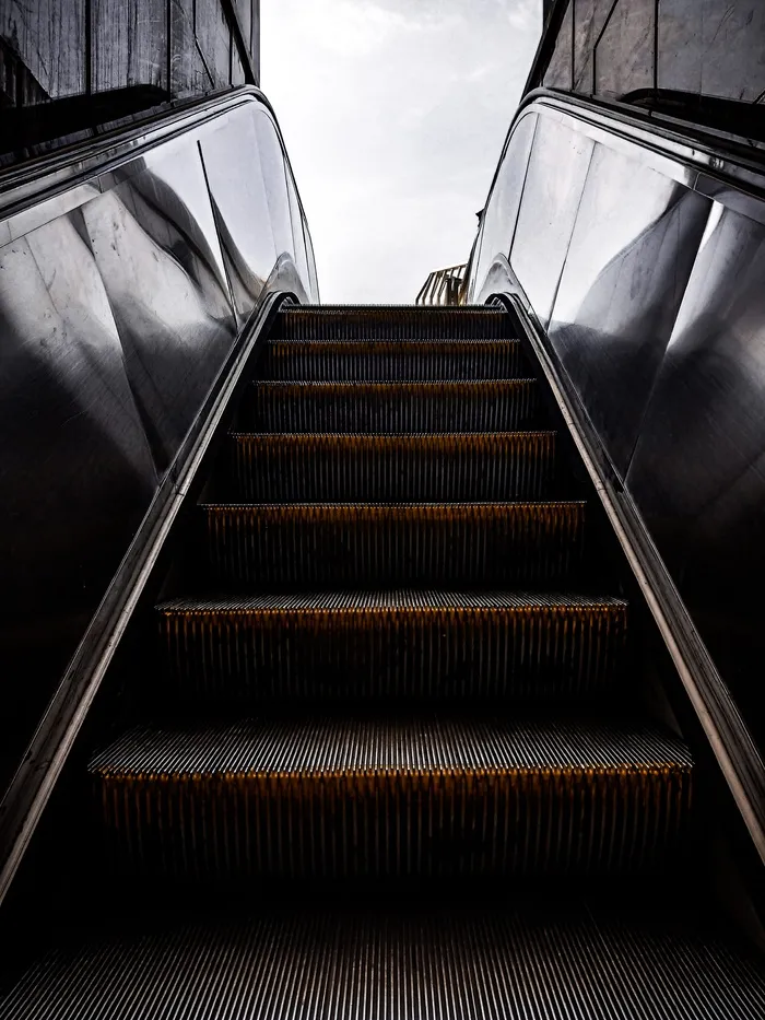 扶手、栏杆、楼梯、栏杆、窗户、海角、照明、室内设计