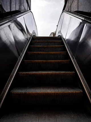 扶手、栏杆、楼梯、栏杆、窗户、海角、照明、室内设计