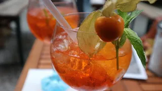 饮料，aperol，aperol spritz，杯子，鸡尾酒，酒精，highball，酒精