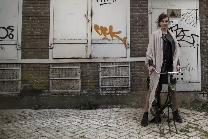 穿着、灰色、流苏、围巾、骑行、自行车、涂鸦、女孩