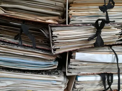 棕色活页夹,长凳,纸张,椅子,家具,相册,活页夹,用绳子系好 棕色活页夹,长凳,纸张,椅子,家具,相册,活页夹,用绳子系好