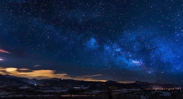夜幕下的黑山 夜幕下的黑山