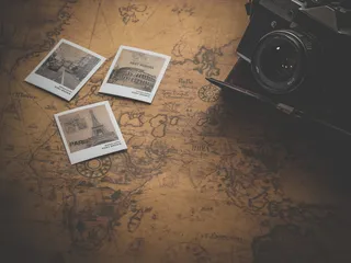 带3张巴黎地标照片的黑色摄像头