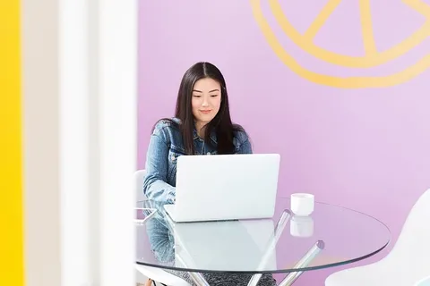 粉色墙壁办公室照片 粉色墙壁办公室照片