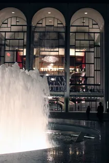 美国，纽约，林肯中心广场，灯光，水，夜晚，灯光，喷泉