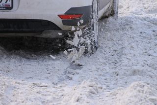 雪，汽车，车轮，苍蝇，雪堆，道路，卡住，汽车