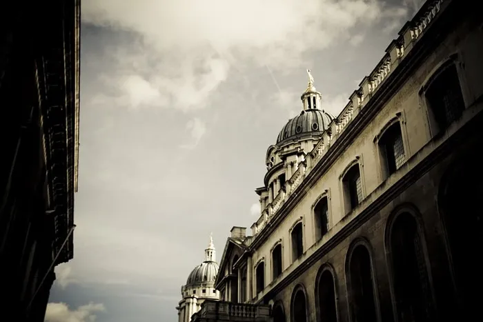 天空、云、建筑、石头、墙、拱门、窗户、建筑外部