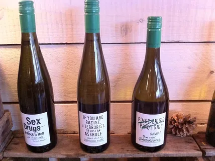 酒瓶,搞笑酒瓶,装饰,美食,餐厅,装饰,墙板,瓶架 酒瓶,搞笑酒瓶,装饰,美食,餐厅,装饰,墙板,瓶架