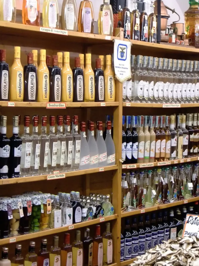 货架，瓶子，葡萄酒，玻璃瓶，展览，酒架，酒瓶，仓库