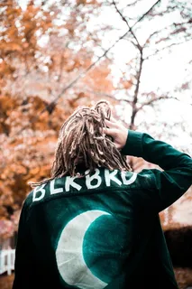 男子，手持，头发，穿着，黑色，夹克，肖像，男性