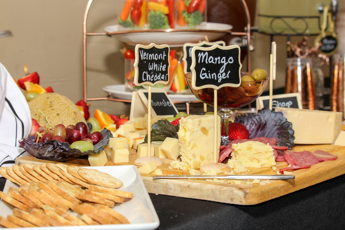 奶酪，葡萄酒，萨拉米香肠，葡萄，食品和饮料，食品，新鲜度，选择