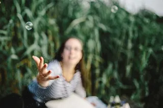 在大自然中享受肥皂泡的乐趣