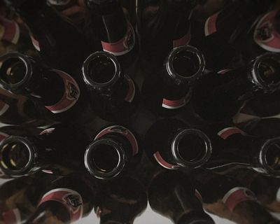 玻璃，瓶子，瓶子，玻璃，啤酒，啤酒，酒精，室内