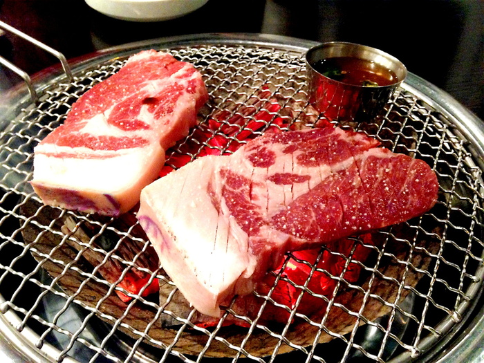 肉，烤架，特写摄影，猪肉，炭烤，济州黑猪，韩国食品，食品