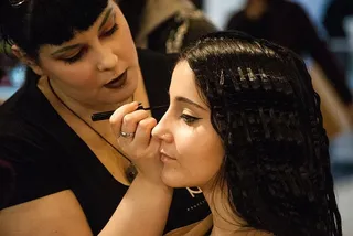 展示、模特、展览、面部绘画、年轻人、女性、化妆品