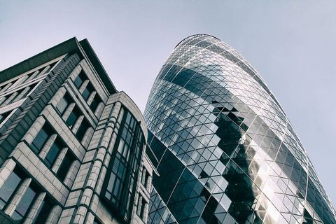 伦敦市小黄瓜建筑的广角镜头