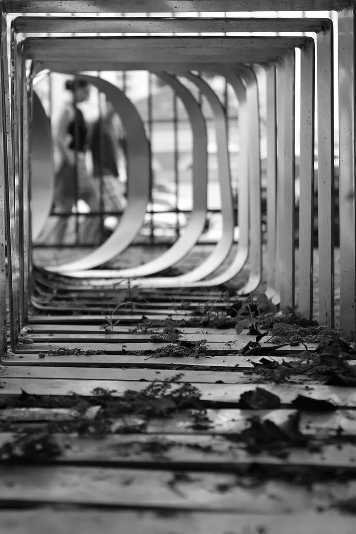 铁制品的灰度照片