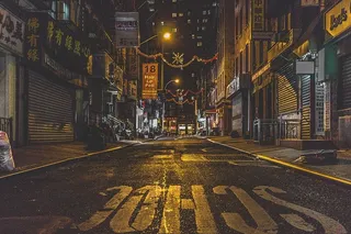 地面摄影、城市建筑、夜间、建筑、建筑、基础设施、道路、街道