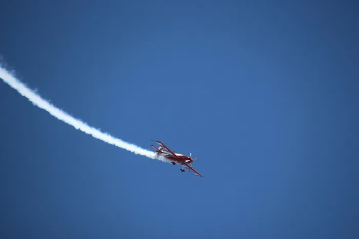 飞机，flugshow，飞行，特技飞行，飞行器，飞机，飞行，运输方式