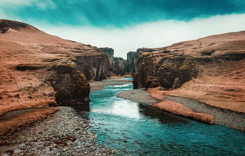 白天的河流，固体，岩石，水，岩石-物体，风景-自然，岩石形成，自然之美