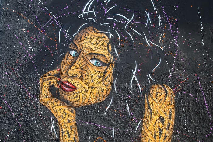 描绘已故歌手艾米·怀恩豪斯的街头艺术
