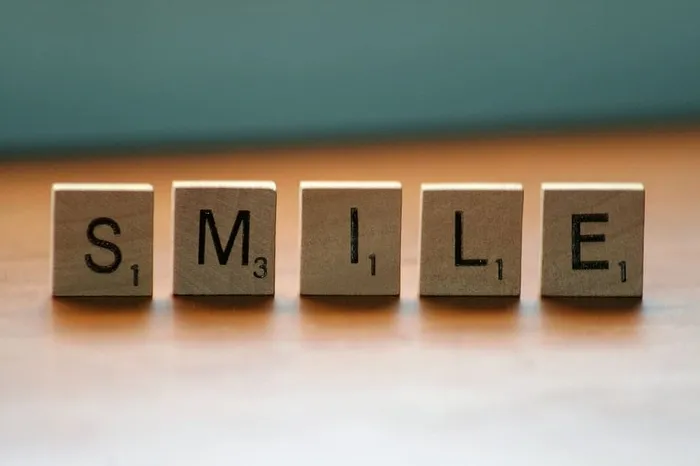 涂鸦、瓷砖、顶部、棕色、木质、木板、微笑、顶部