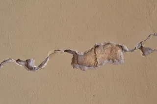 米色碎裂墙，混凝土，碎裂，纹理，无人，墙体建筑特征，剥落，建筑