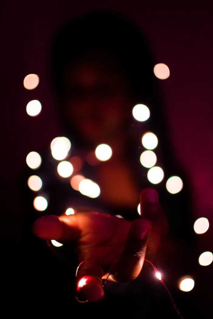 手部灯光特写摄影