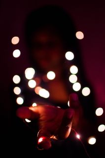 手部灯光特写摄影