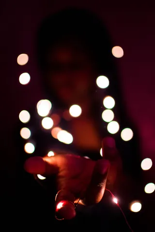 手部灯光特写摄影