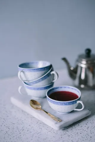 咖啡、T恤和奶油泡芙