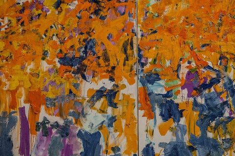 在纽约一家美术馆拍摄的彩色颜料纹理特写镜头