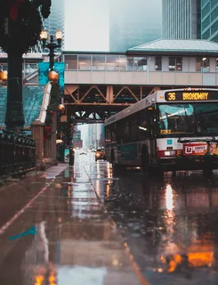 公路上的公共汽车