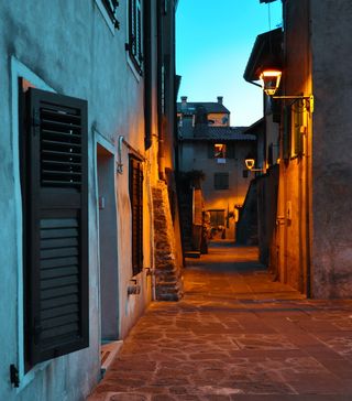 夜晚，街道，房屋，城市，灯光，夜晚，灯，灯笼