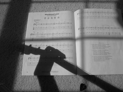 吉他、音乐、黑白、赞美诗、纸张、高角度视图、室内、阴影