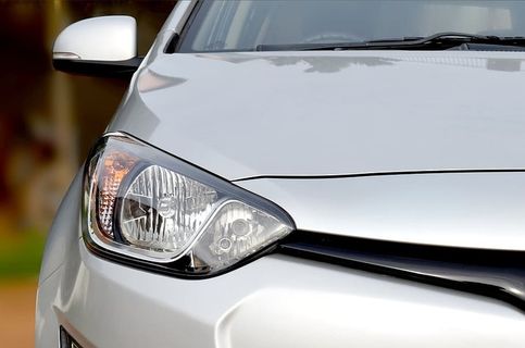 汽车前部特写镜头