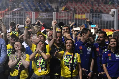 瓦伦蒂诺·罗西,粉丝,卡塔尔,2017,motogp,RUSH360体育,人群,人群 瓦伦蒂诺·罗西,粉丝,卡塔尔,2017,motogp,RUSH360体育,人群,人群