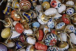 拉手，门拉手，of，东方市场，圣弗洛伦特·勒·维埃尔，卢瓦尔河谷，大量物品，背景