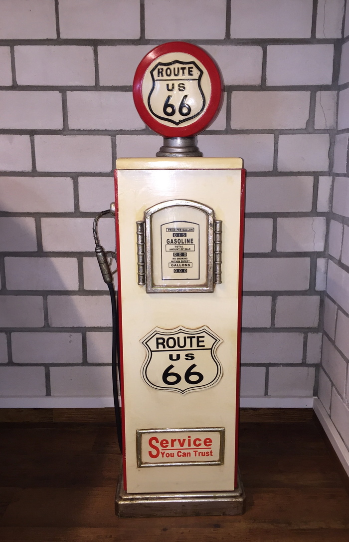 舞蹈专栏、加油、汽车、通讯、文字、墙壁建筑功能、电话、无人