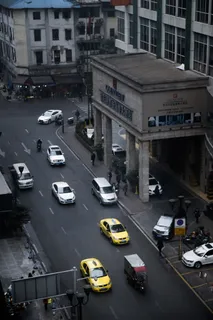 交通、交通方式、城市、建筑、汽车、机动车辆、陆地车辆、建筑外部