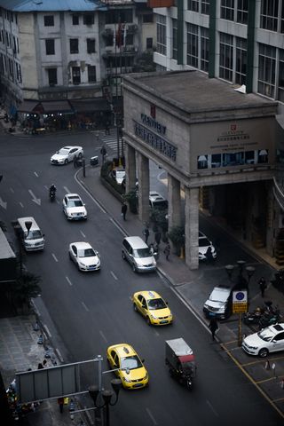 交通、交通方式、城市、建筑、汽车、机动车辆、陆地车辆、建筑外部