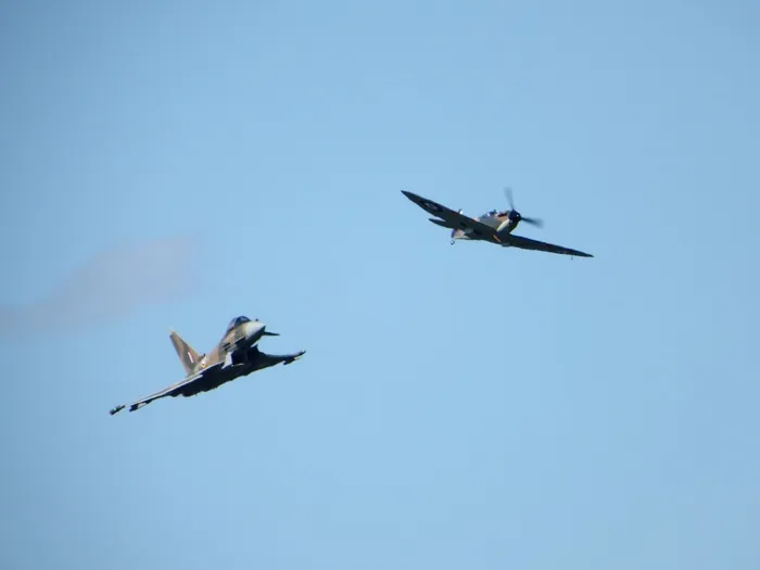 台风，喷火，欧洲战斗机，空中展示，展示，飞机，航展，空军