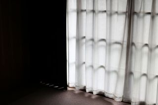 白窗帘，窗帘，室内，室内，窗户，无人，开放，白天